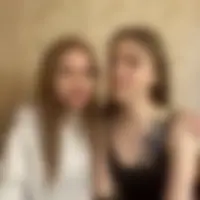 Julia, 23