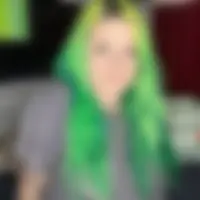 Chloe, 27