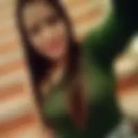 Chloe, 37